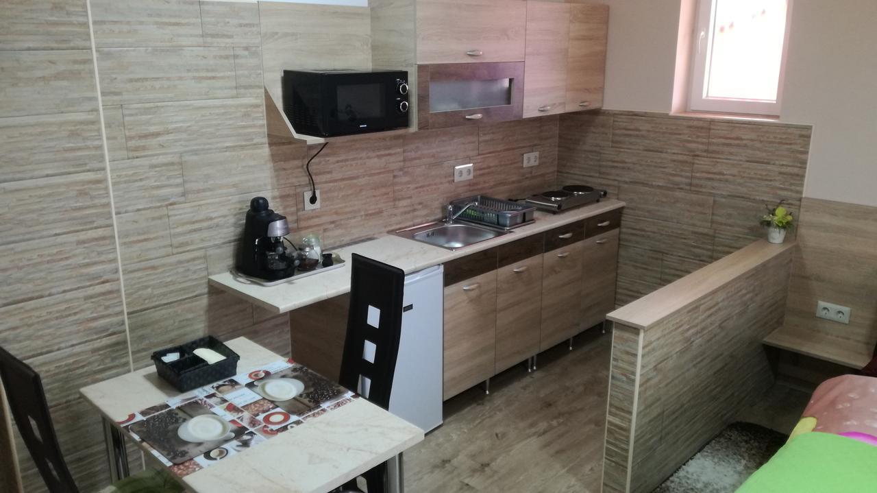Keri Vendeghaz Apartment Mosonmagyarovar Exterior photo