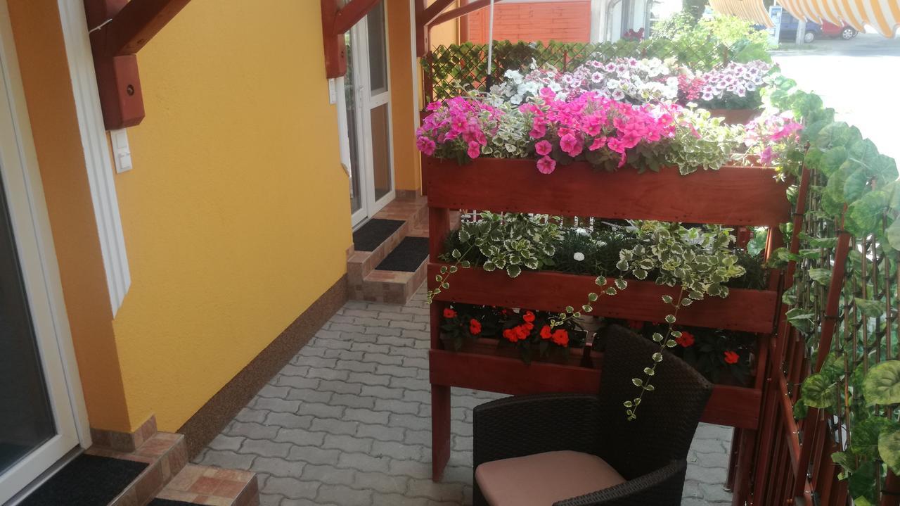 Keri Vendeghaz Apartment Mosonmagyarovar Exterior photo